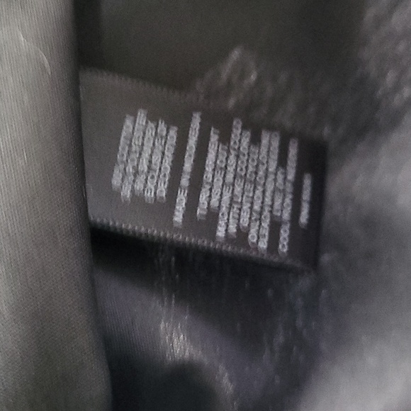 NWOT Express women's black v-eck cotton adjustable sleeve buttondown shirt, M - Picture 7 of 9